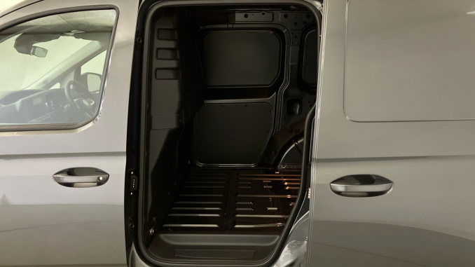 Volkswagen Caddy Cargo C20 Diesel 2.0 TDI 102 Commerce Plus Van [Assistance] - Image 23